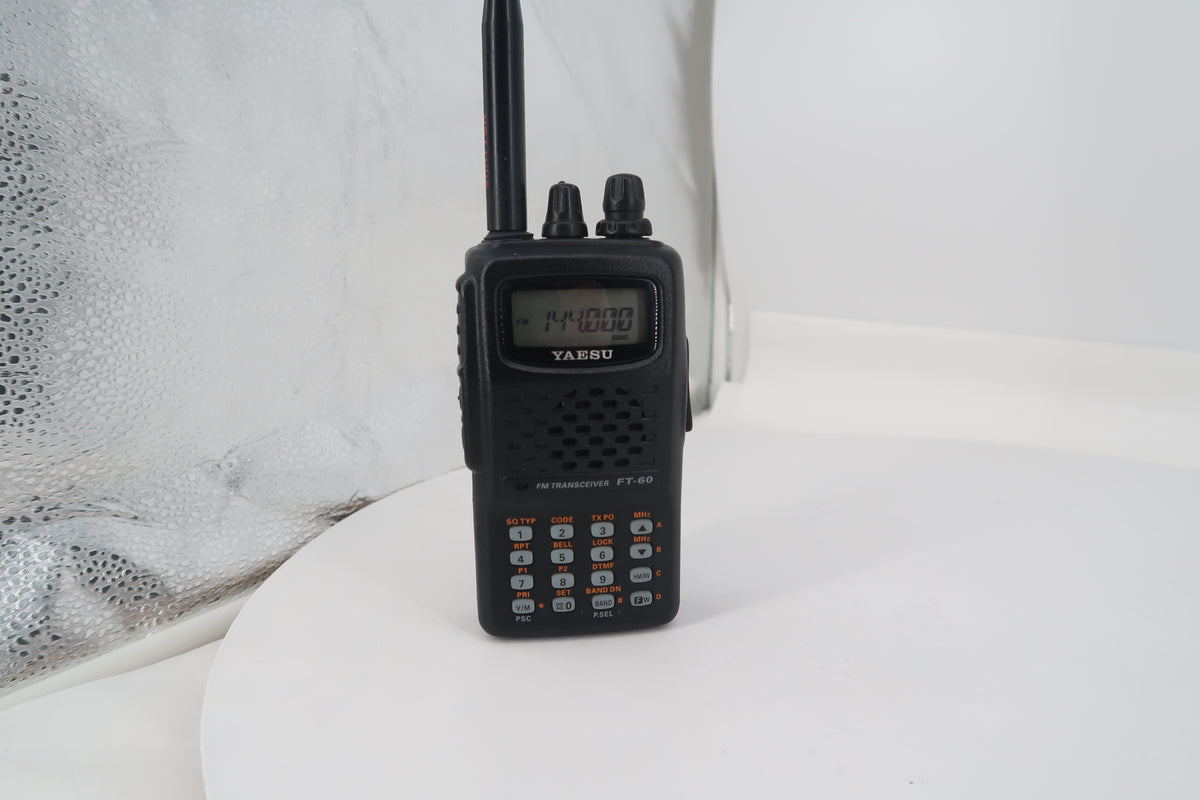 U20431 Used Yaesu FT-60R Dual-Band 144/430MHz FM 5W Handheld Transceiver