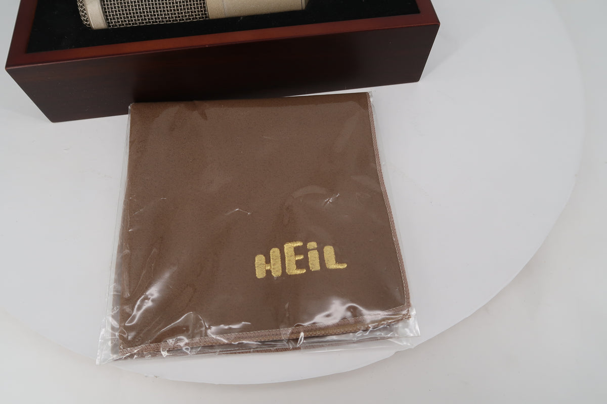 U20467 Used Heil Sound PR 40 Dynamic Microphone Champagne with Collector Case