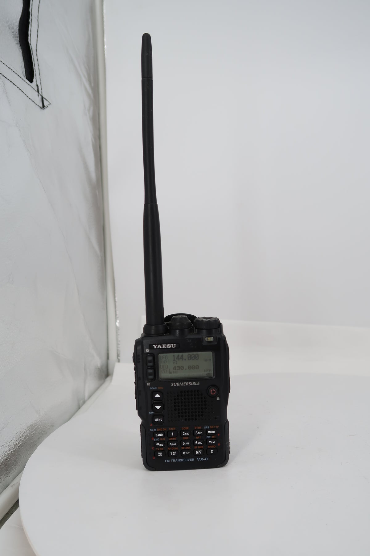 U20492 Used Yaesu VX-8DR 50/144/430 Triple-Band Heavy Duty Submersible Transceiver