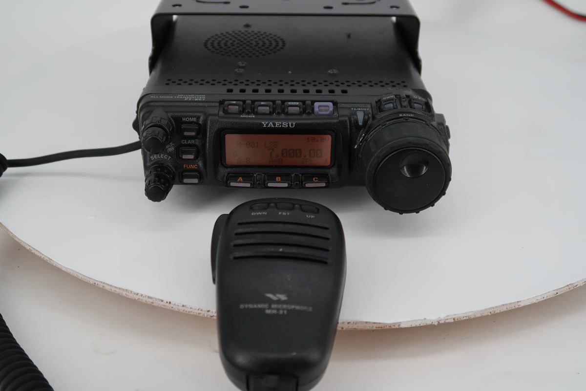 U20500 Used Yaesu FT-857D HF/VHF/UHF 100W Multi-Mode Ultra-Compact Transceiver
