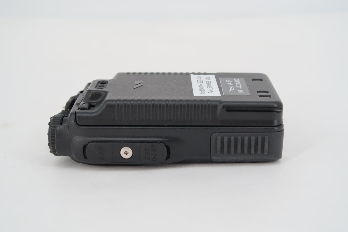 U19801 Used Yaesu VX-8R Quad-Band Submersible Handheld Transceiver