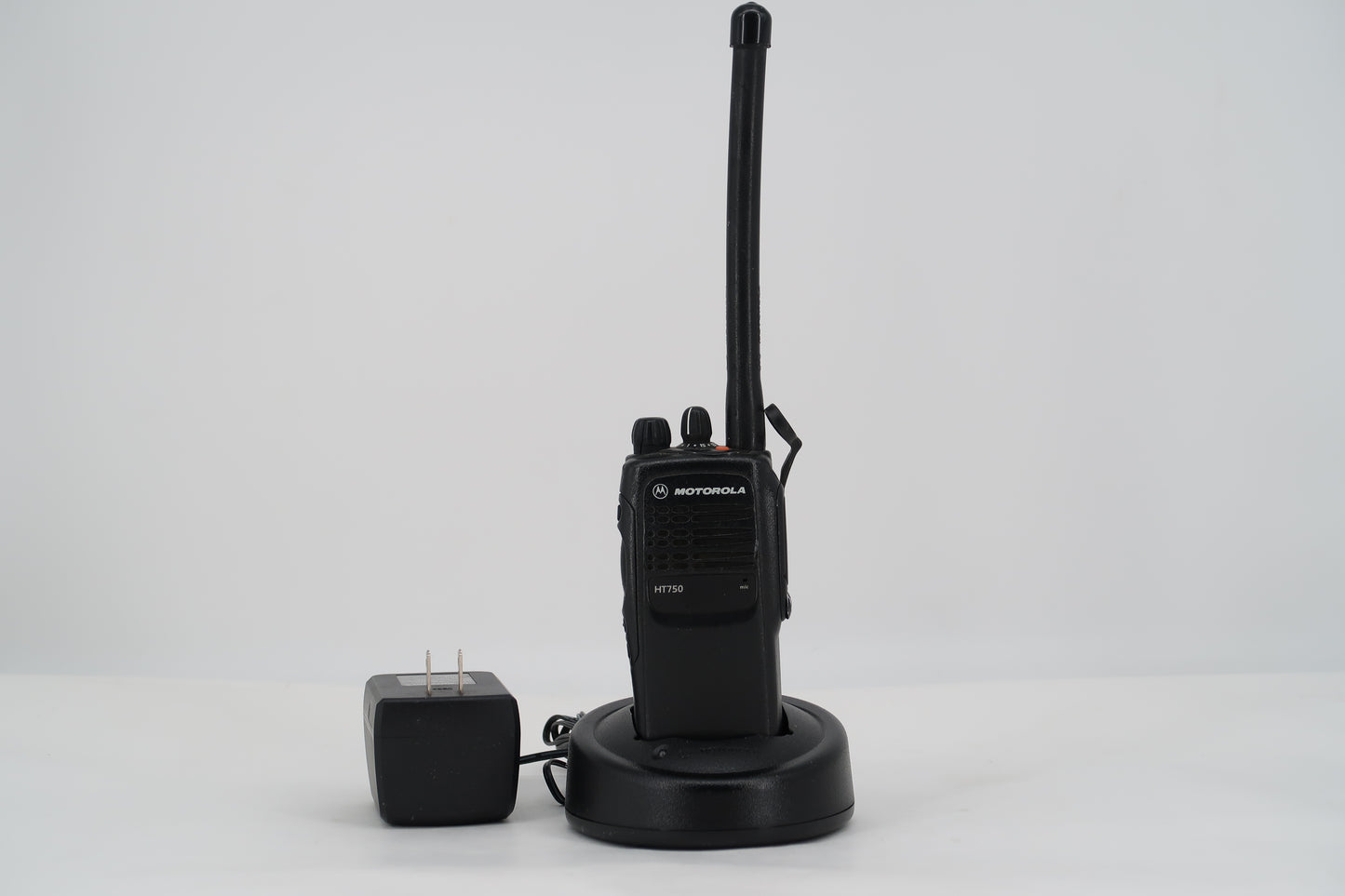 U19829 Used Motorola HT750 16Ch. 6m Two-Way Handheld (Model: AAH25CEC9AA3AN)