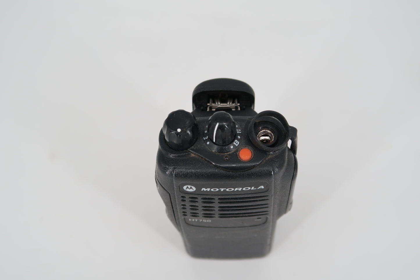 U19831 Used Motorola HT750 16Ch. VHF Two-Way Handheld (Model: AAH25KDC9AA3AN)