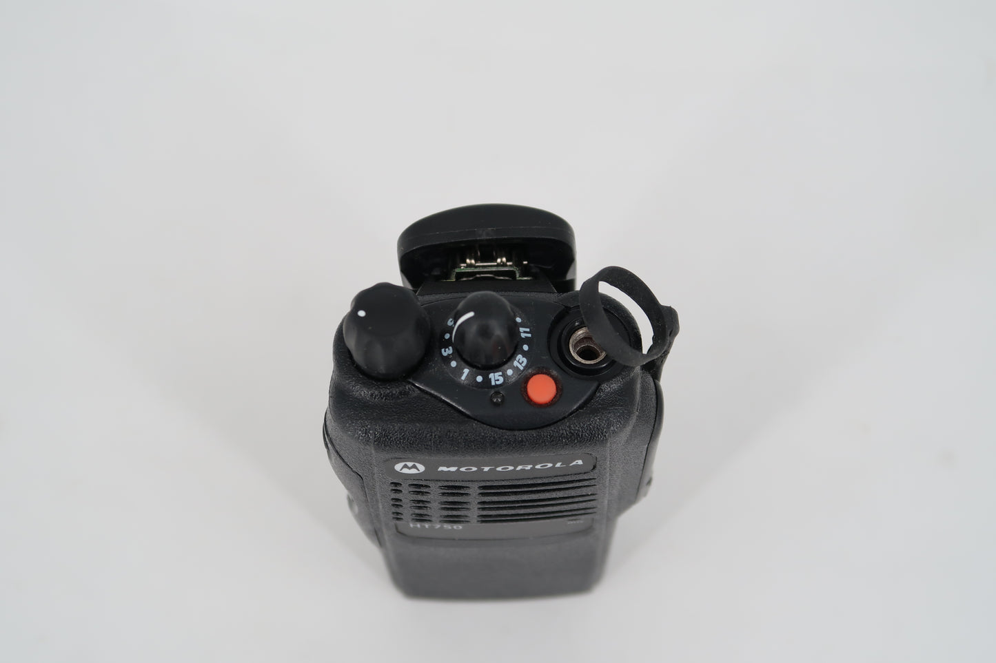 U19833 Used Motorola HT750 16Ch. UHF Two-Way Handheld (Model: AAH25RDC9AA3AN)