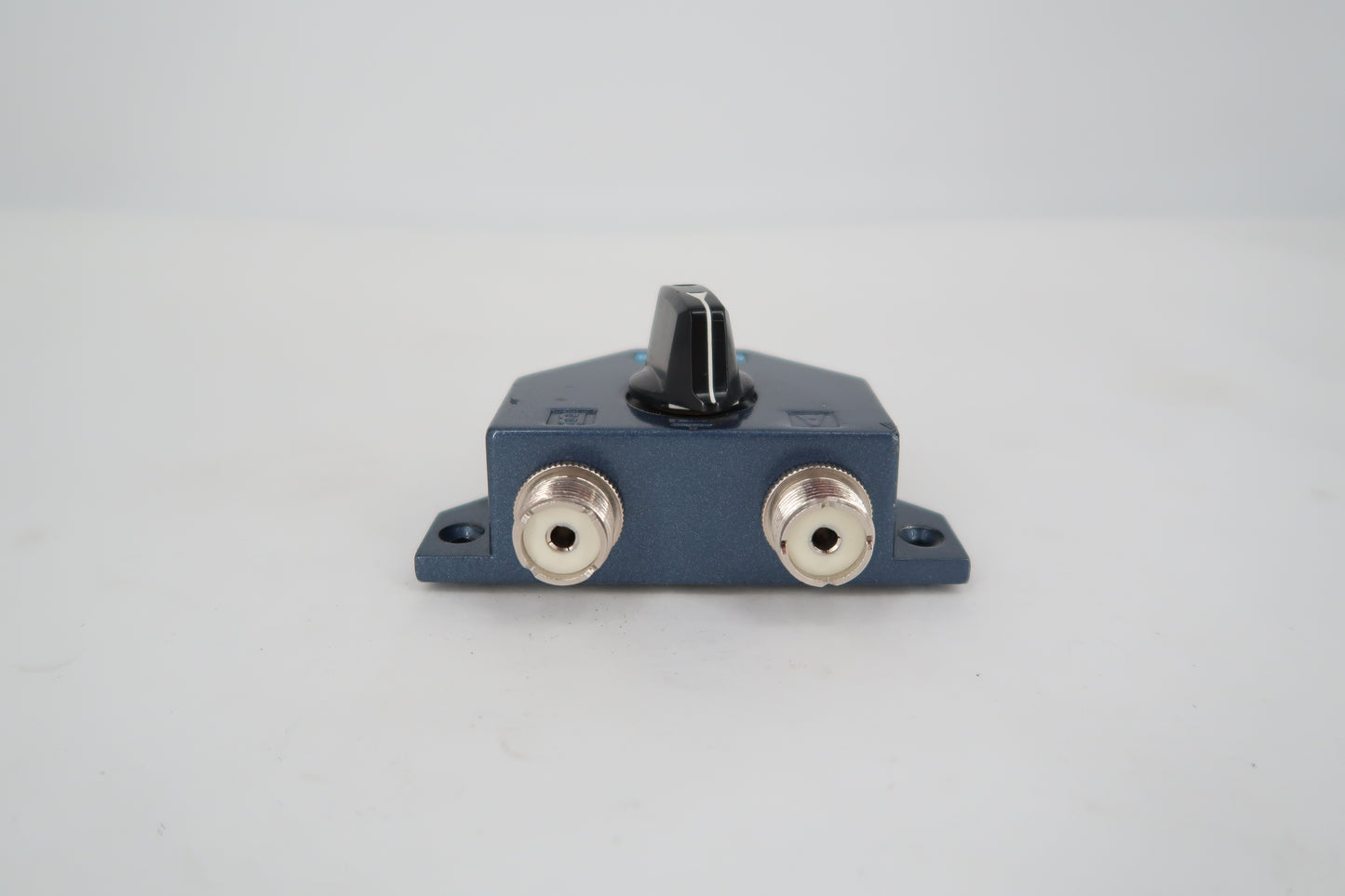 U19902 Used MFJ-1702B 2-Position Coaxial Switch w/ Off-Ground Position