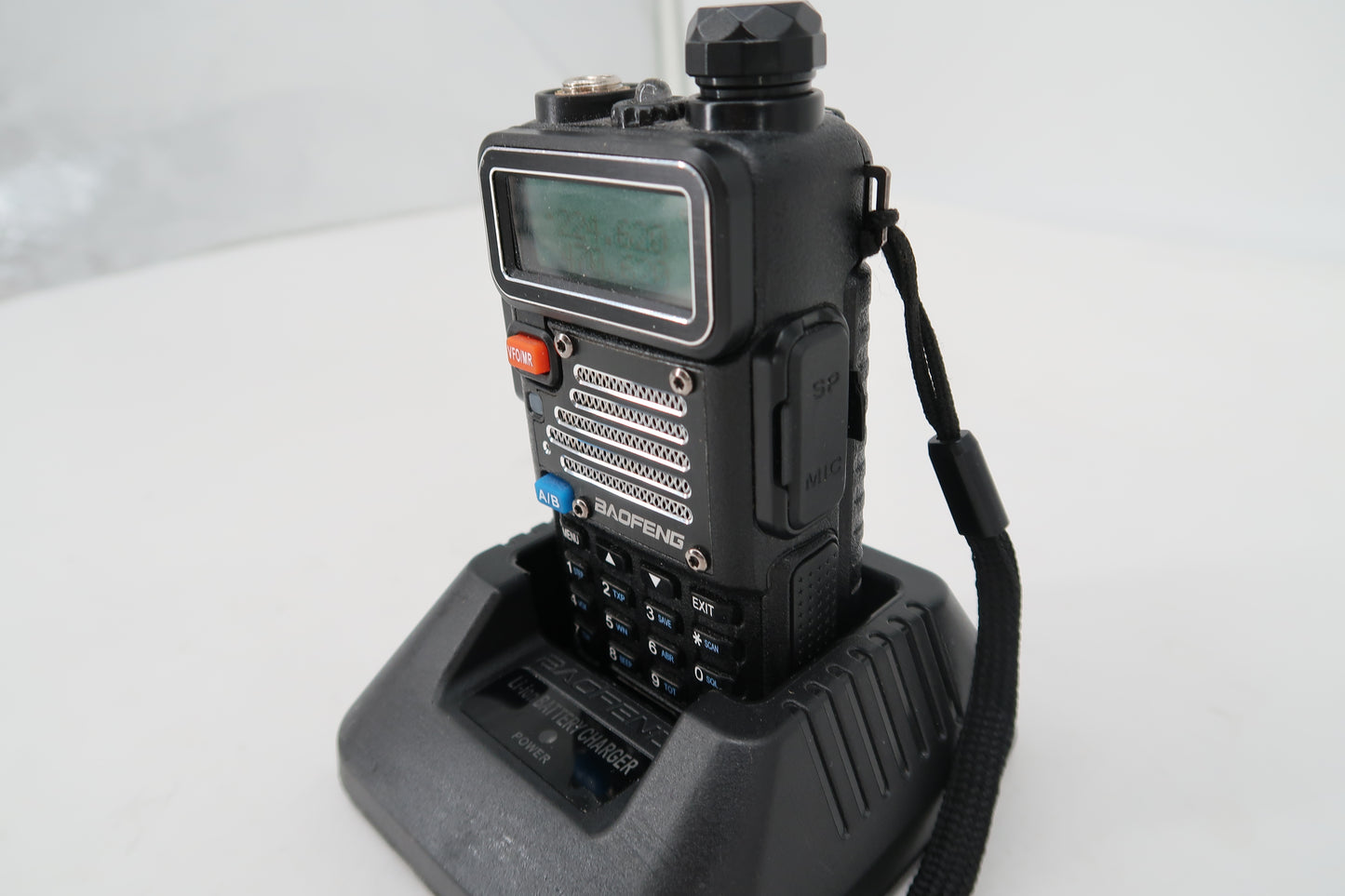 U19955 Baofeng UV-5RX3 5W Tri-Band Handheld Transceiver